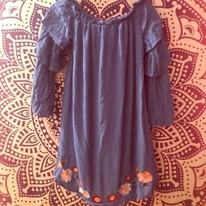Cute off the shoulder ruffled dress size M